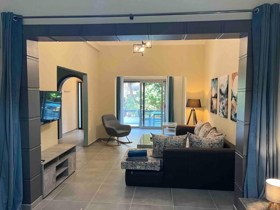 Spacious And Beautiful House 比雷埃夫斯 外观 照片